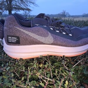 Women's 2019 Nike Zoom Winflo 5 Run Shield 6.5 US Smokey Mauve